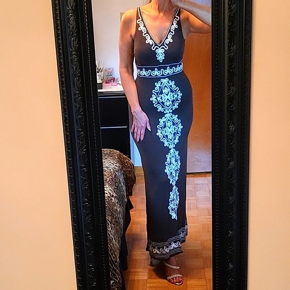 NWOT Stunning Bodycon Maxi-Dress, Chocolate w/Cream Embroidery, Crystals, M - Picture 6 of 16